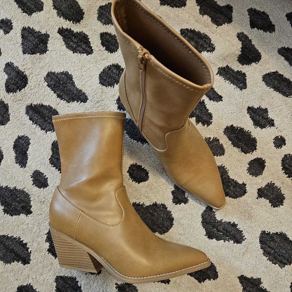Universal Thread Camel Tan Ankle Boots Booties Size 10